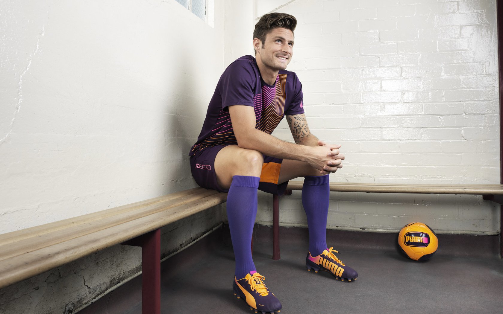 爱游戏下载-麦肯齐：从全黑队的速度之星到进攻核心，他的脚法让对手防线头疼